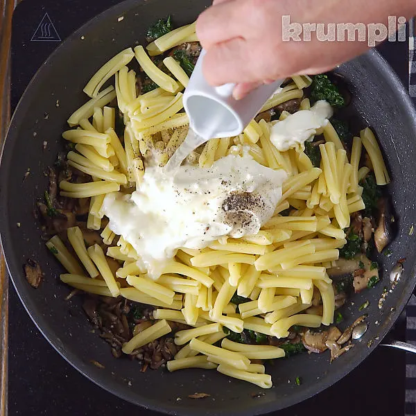 Spinach and Mushroom Pasta process shots 14 of 15