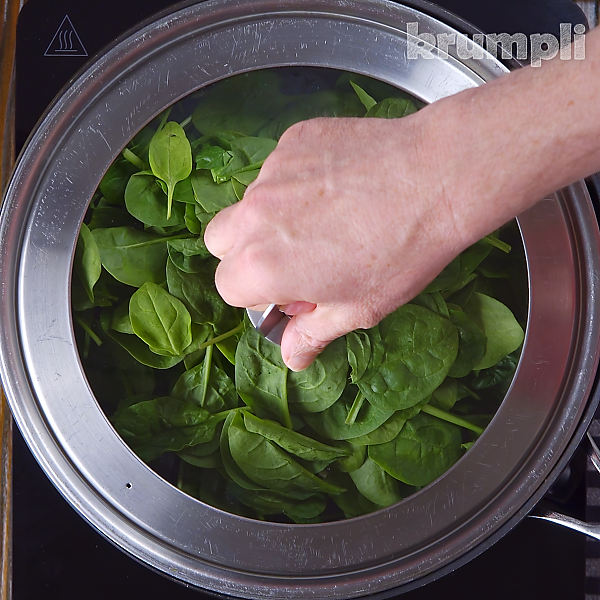Spinach and Mushroom Pasta process shots 2 of 15