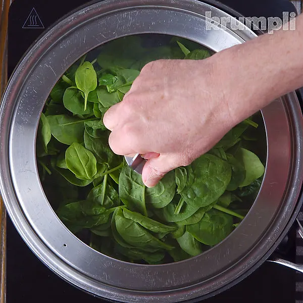 Spinach and Mushroom Pasta process shots 2 of 15