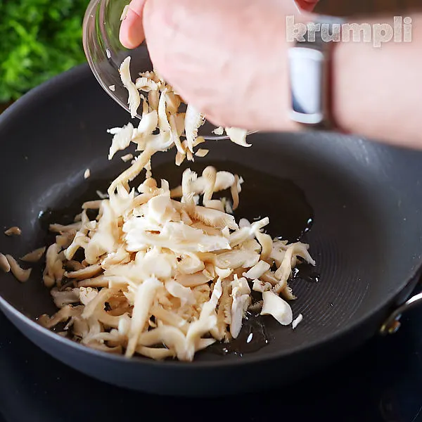 Spinach and Mushroom Pasta process shots 5 of 15