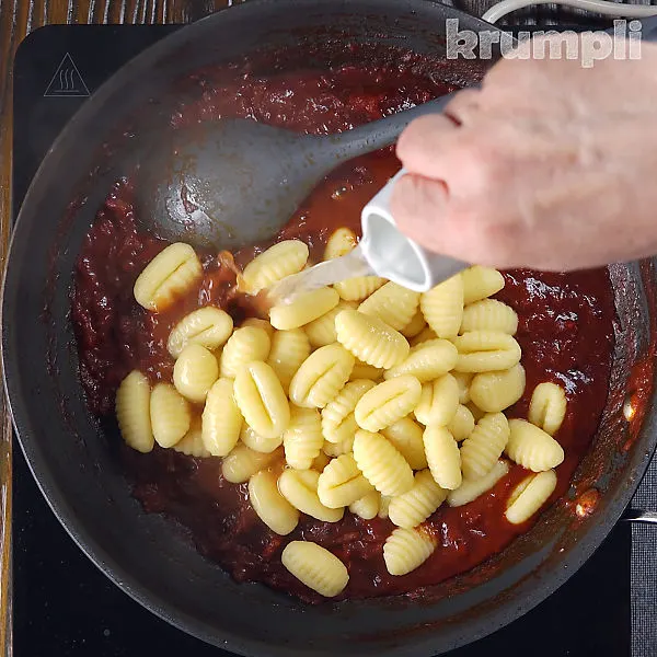 Gnocchi with Tomato Sauce process shots 10 of 12