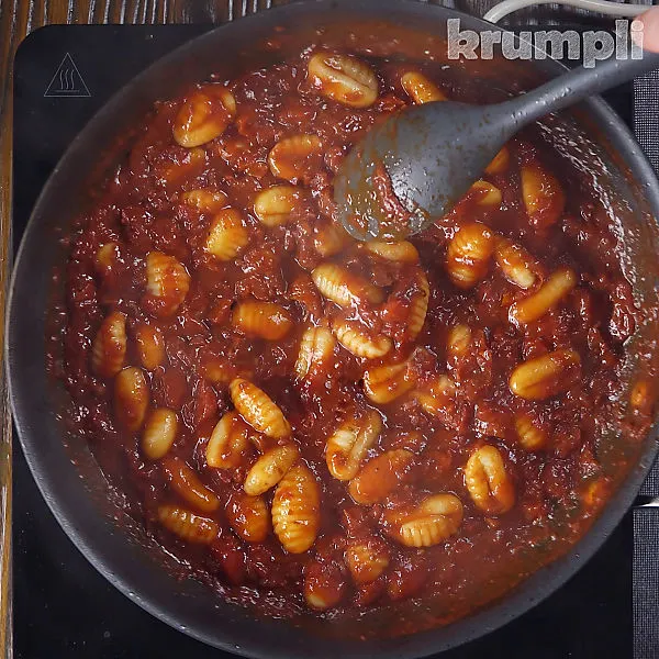 Gnocchi with Tomato Sauce process shots 11 of 12