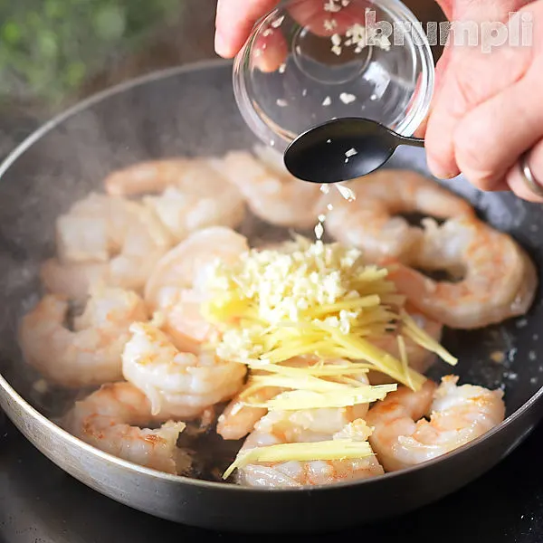 Teriyaki Prawns process shots 5 of 9