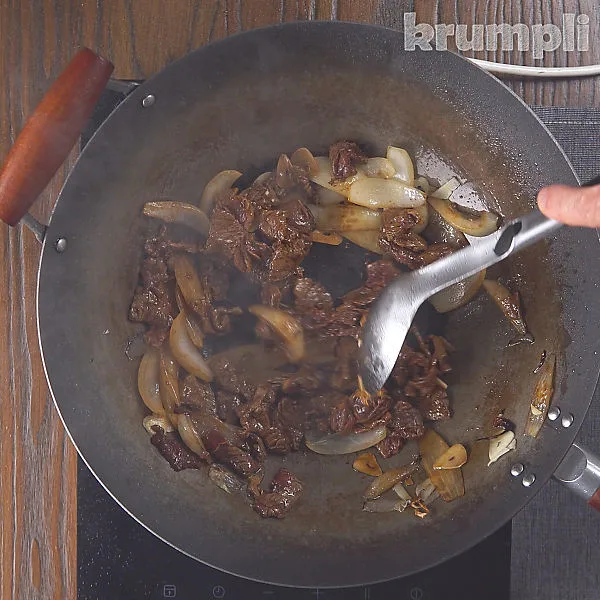Beef and broccoli stir fry process shots 12 of 18
