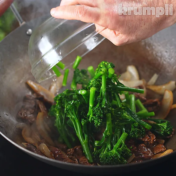Beef and broccoli stir fry process shots 13 of 18