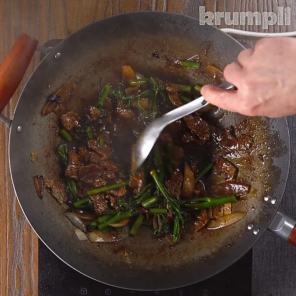 Beef and broccoli stir fry process shots 16 of 18