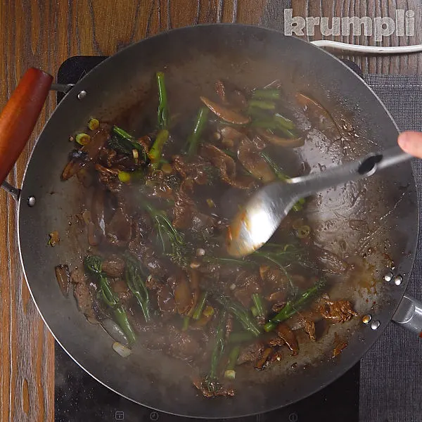 Beef and broccoli stir fry process shots 18 of 18