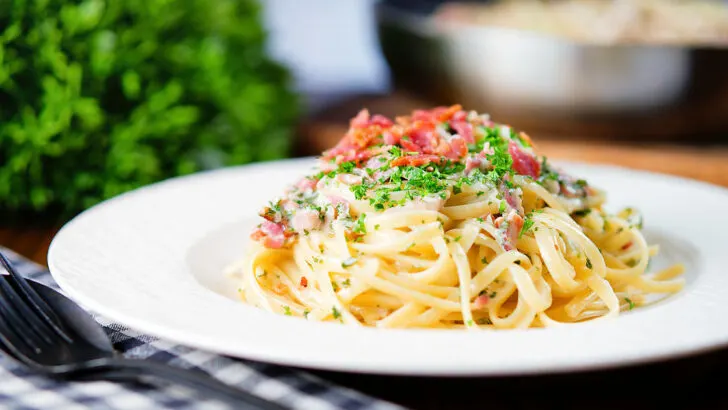 Creamy white wine chicken and crispy bacon pasta made with linguine.