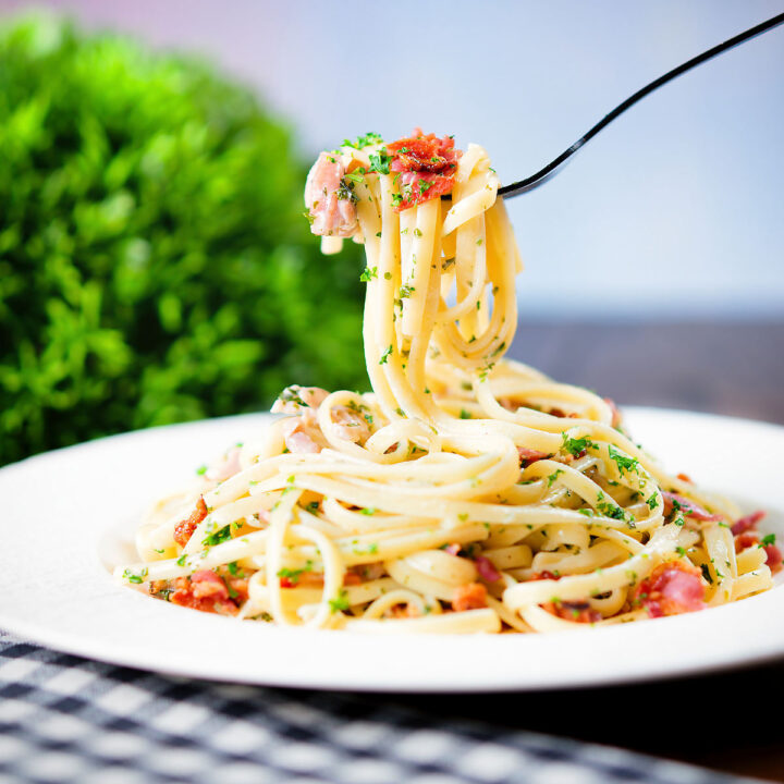 Creamy white wine chicken and crispy bacon pasta made with linguine.