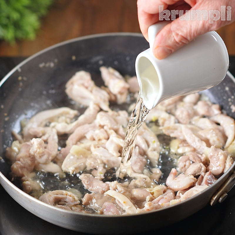 Creamy Chicken and Bacon Pasta process shots 7 of 16