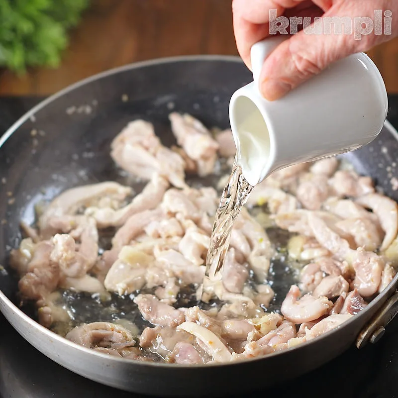 Creamy Chicken and Bacon Pasta process shots 7 of 16