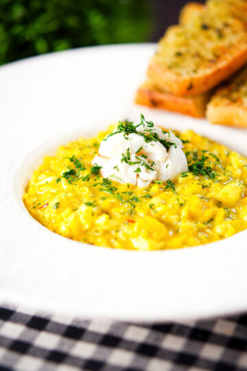 Canned crab and saffron risotto served with dill and garlic bread.
