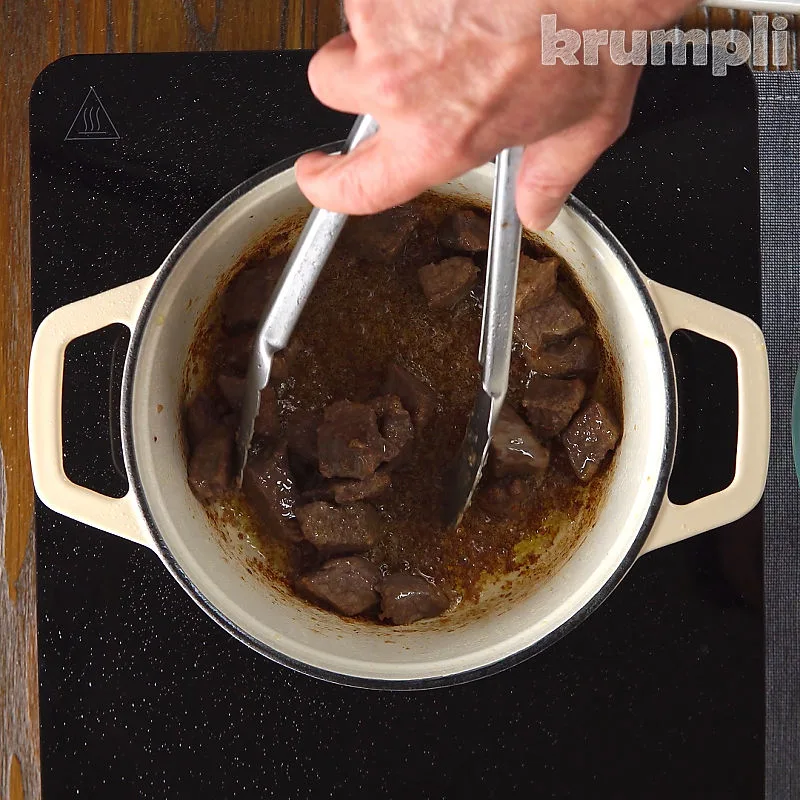 Beef Pastitsada process shot 1 of 8