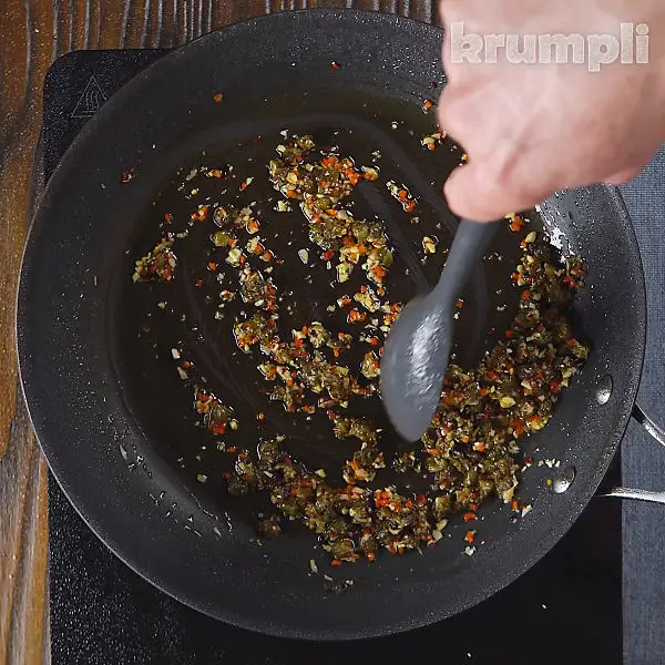 Chilli Prawn Linguine process shot 4 of 11