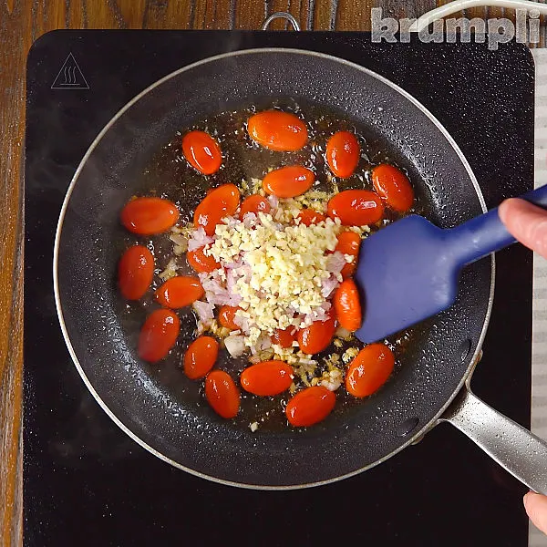Harissa Pasta process shot 2 of 6