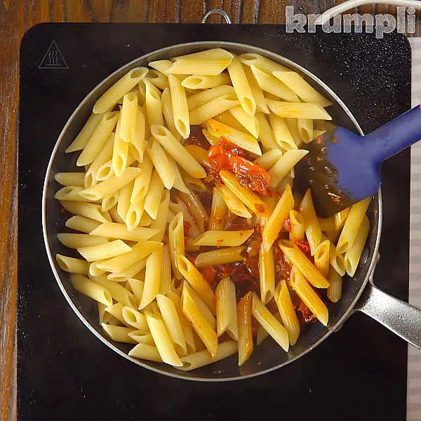 Harissa Pasta process shot 5 of 6