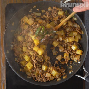 Minced Beef Curry process shot 4 of 7