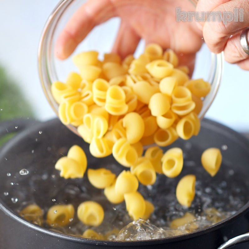 Chicken and Chorizo Pasta Bake process shot 5 of 9