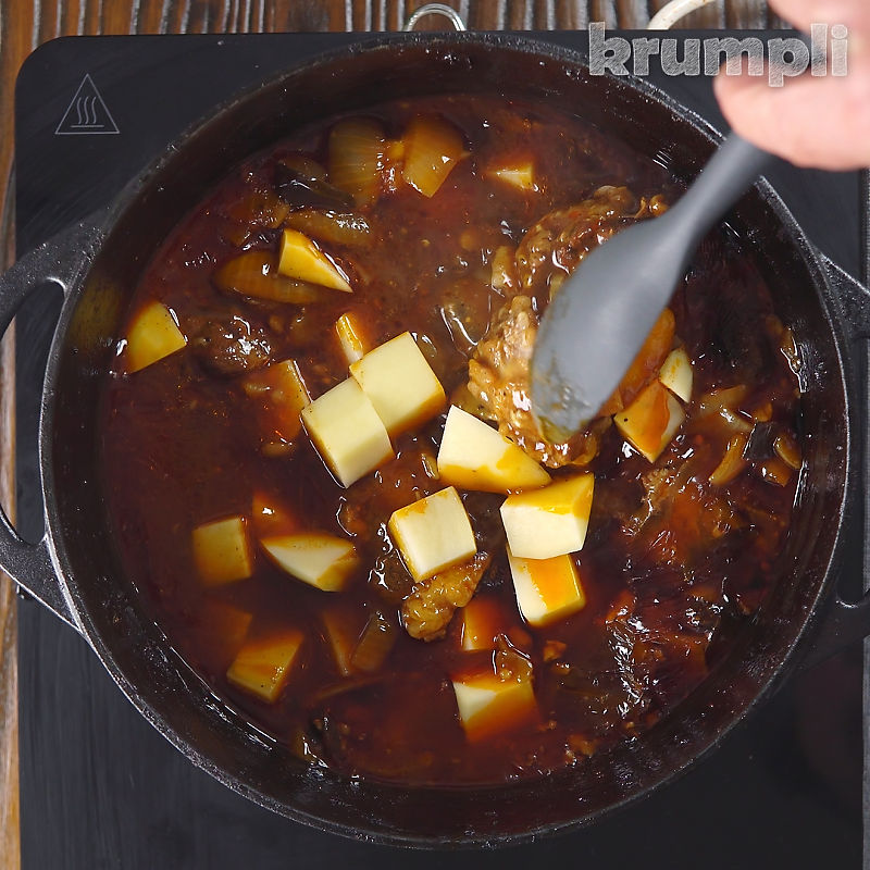Oxtail Curry process shot 6 of 12