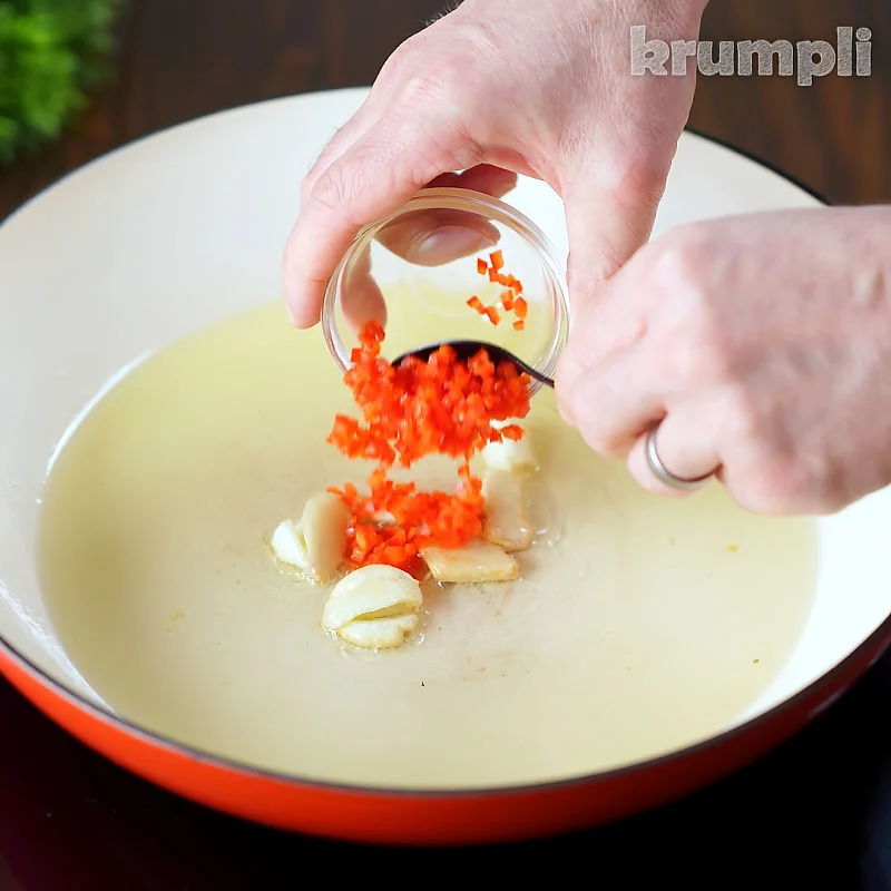 Spaghetti all'Assassina process shot 4 of 9