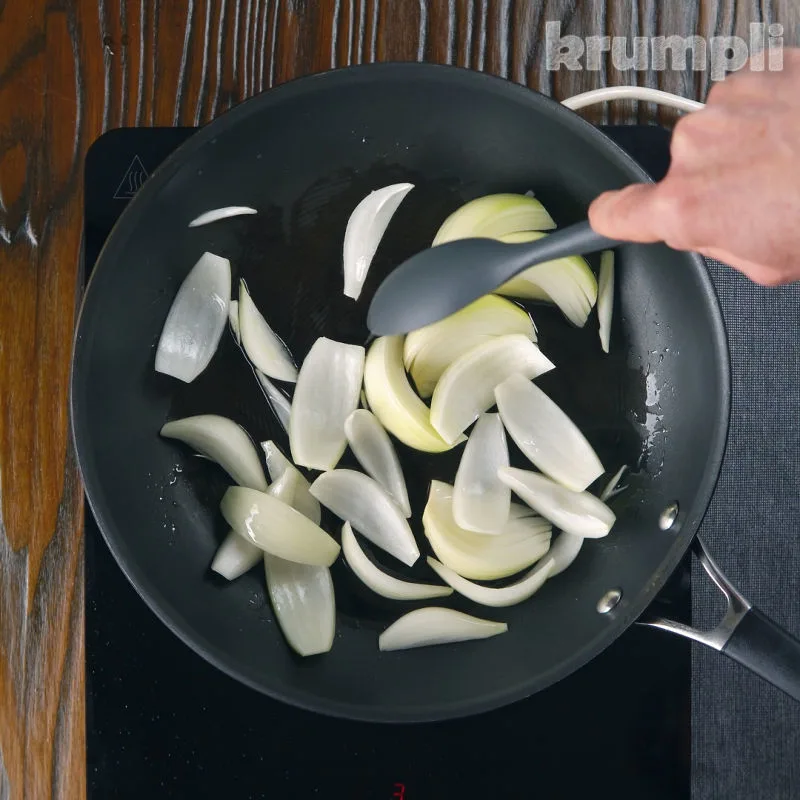 Chicken Dopiaza process shot 1 of 12