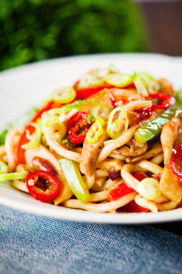 Spicy stir fried sweet chilli chicken udon noodles with peppers.