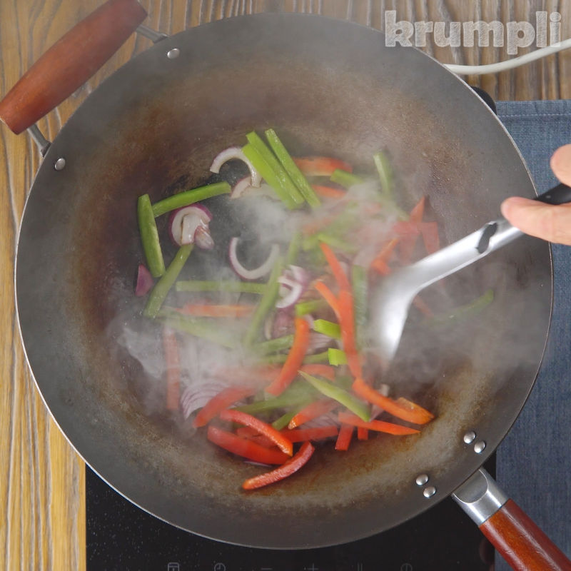 Sweet Chilli Chicken Noodles process shot 3 of 7