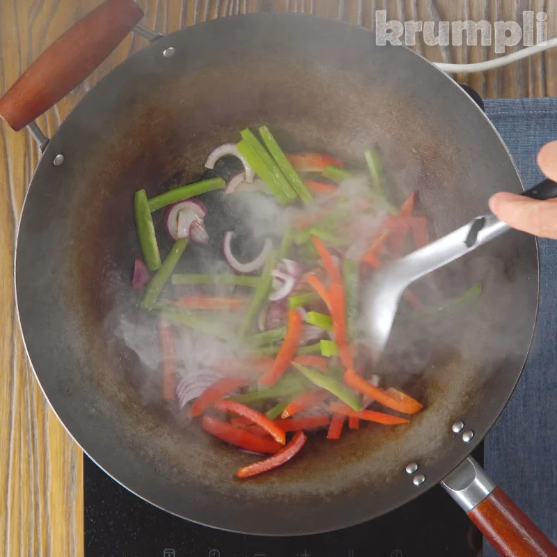 Sweet Chilli Chicken Noodles process shot 3 of 7