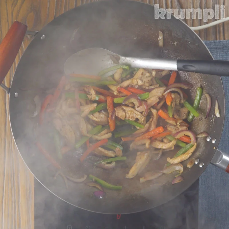 Sweet Chilli Chicken Noodles process shot 4 of 7