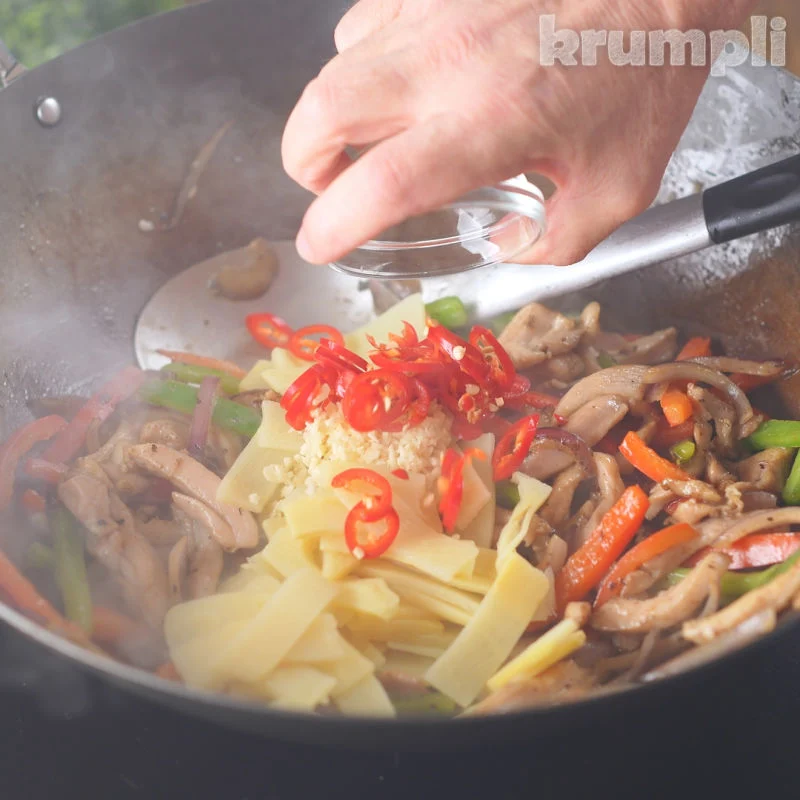 Sweet Chilli Chicken Noodles process shot 5 of 7