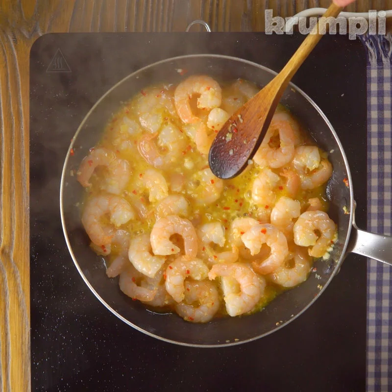 Camarao à Guilho process shot 4 of 5