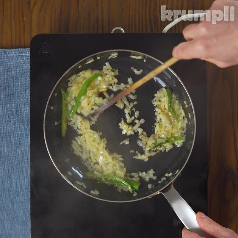 Andhra Chicken Curry Process shot 4 of 9