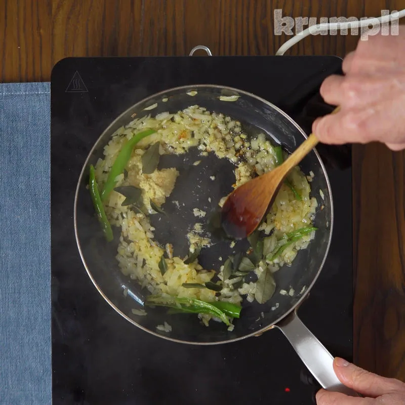 Andhra Chicken Curry Process shot 5 of 9