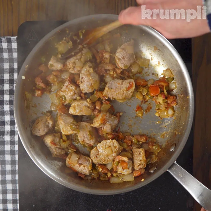 Brass&oacute;i Apr&oacute;pecsenye Process Shot 4 of 6