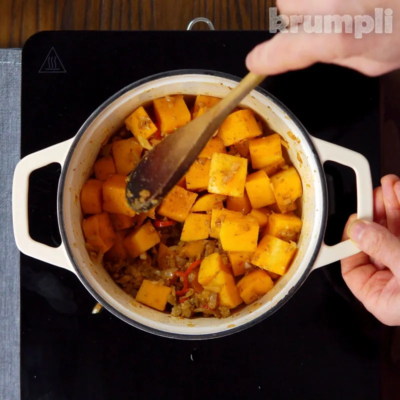 Butternut Squash Chilli Process shot 3 of 5