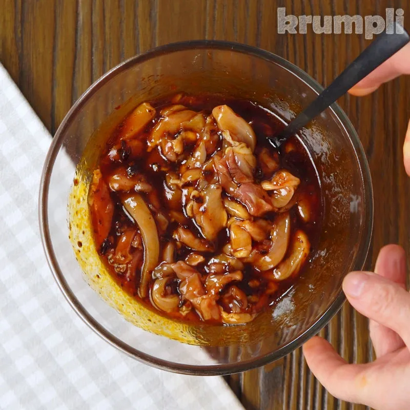Garlic Chicken Noodles Process Shot 2 of 5