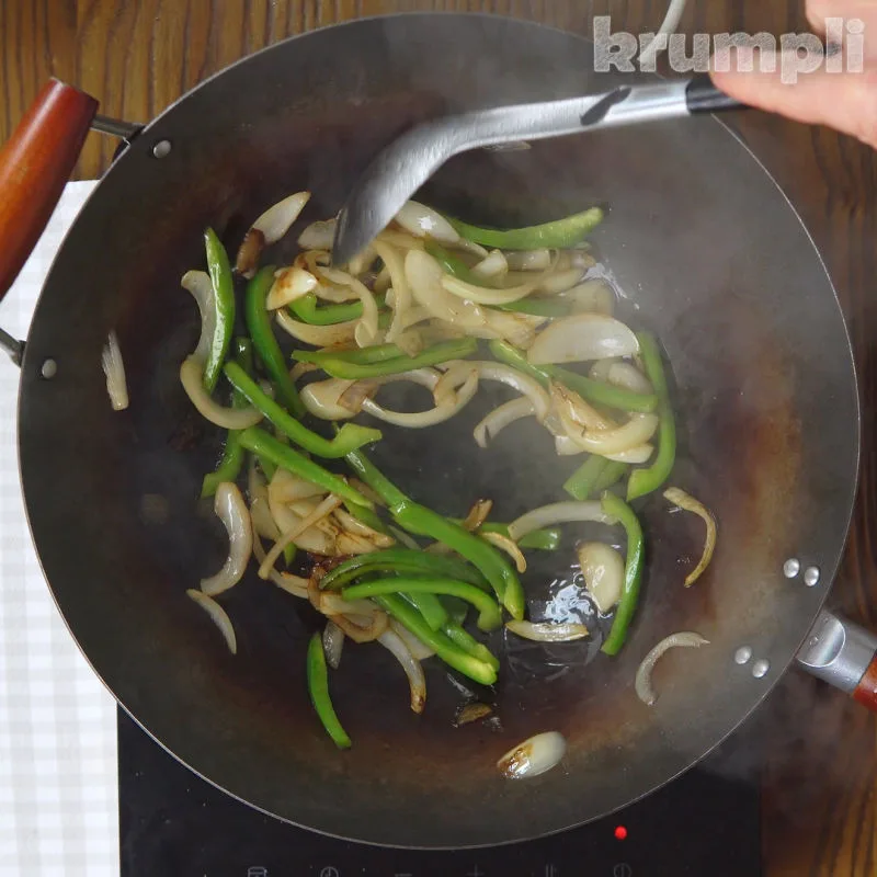 Garlic Chicken Noodles Process Shot 3 of 5