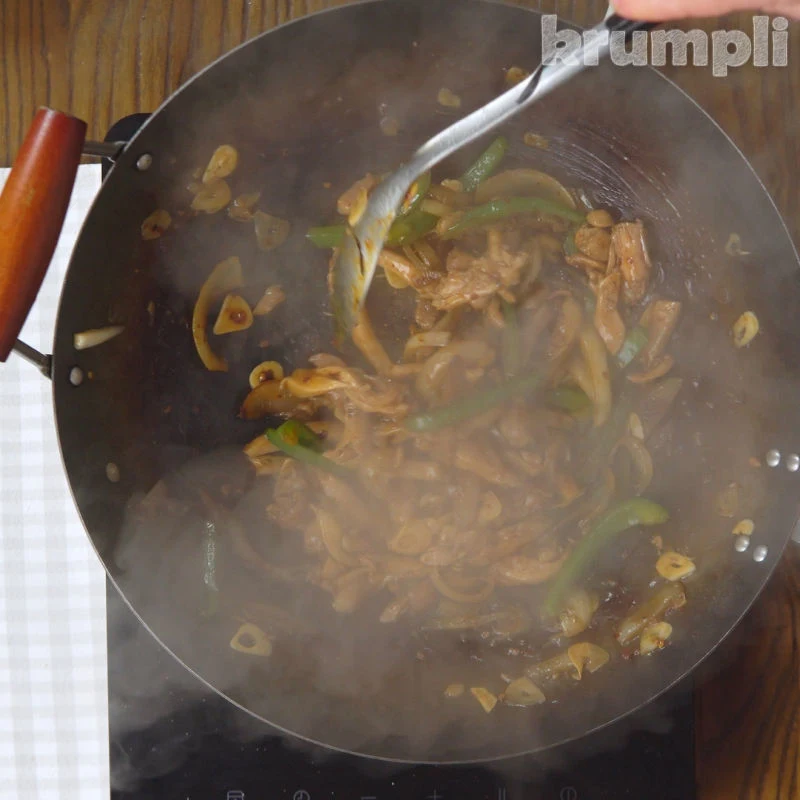 Garlic Chicken Noodles Process Shot 4 of 5
