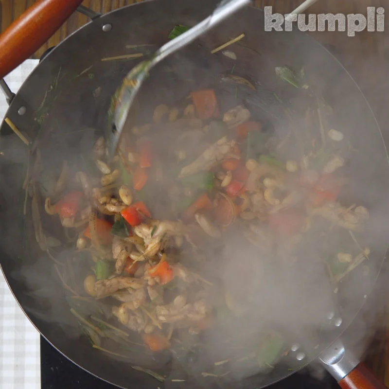 Thai Cashew Chicken Process Shot 4 of 6
